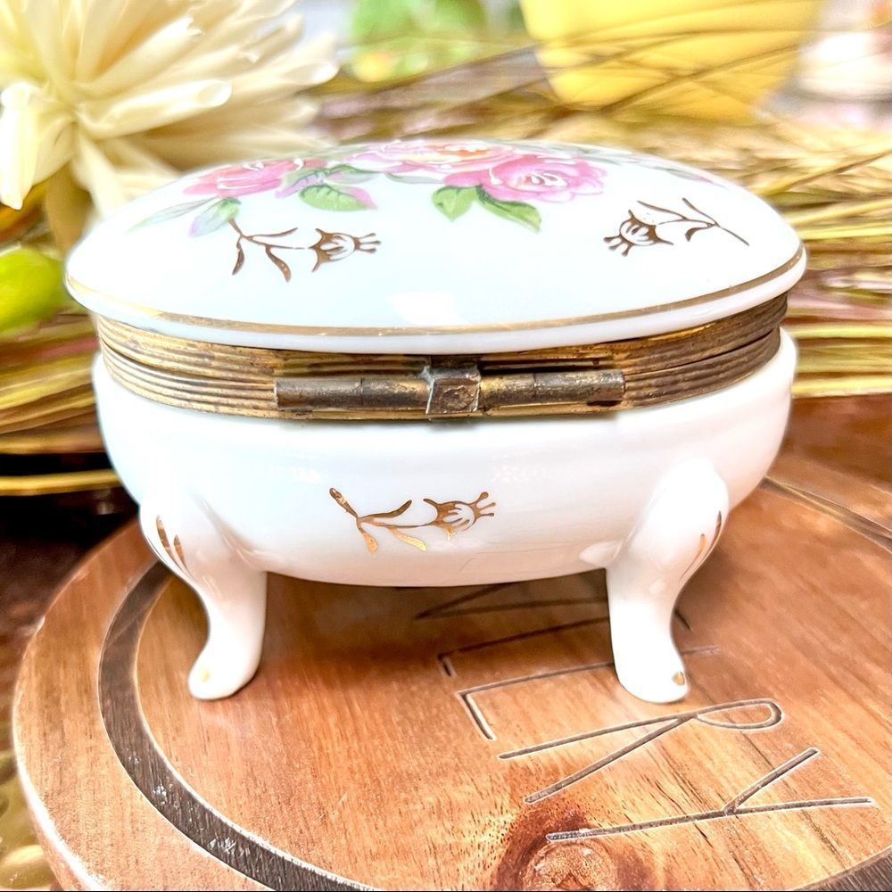 Vintage Hand Painted Delicate Whited Glass Footed Trinket Jewelry Box Pink Roses - Picture 6 of 15